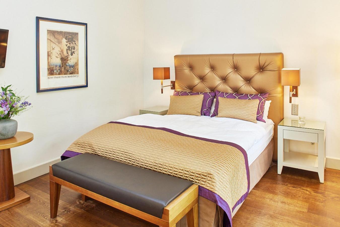 Deluxe Doppelzimmer mit seitlichem eingeschränktem Elbblick